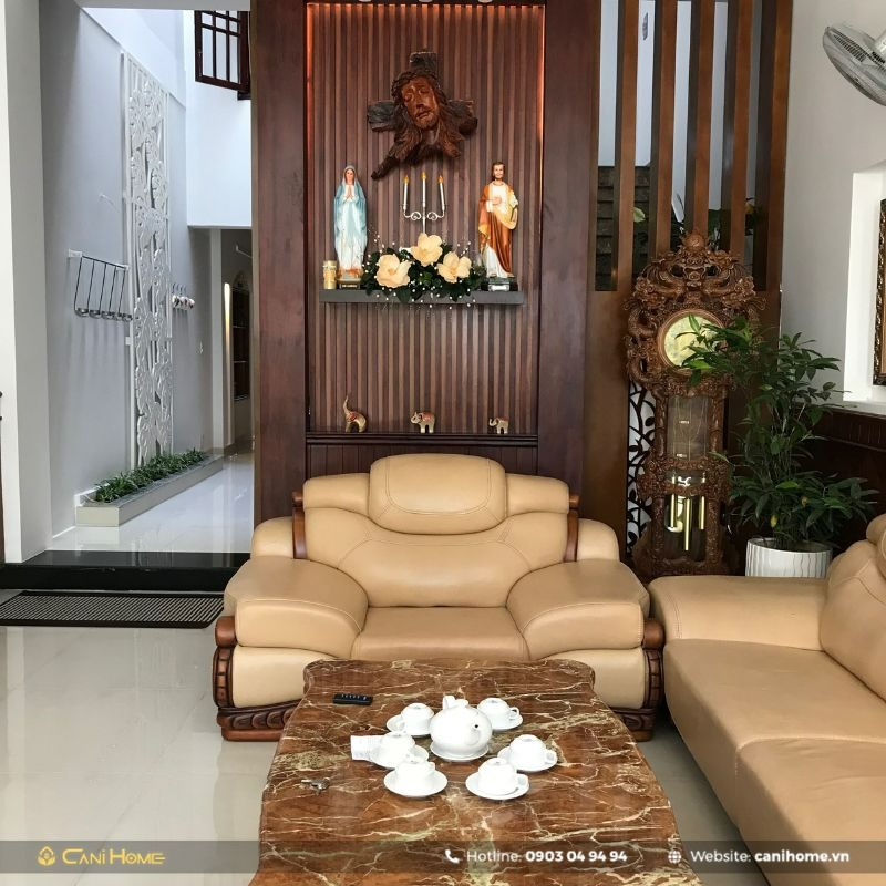 đặt bàn thờ trong phòng khách