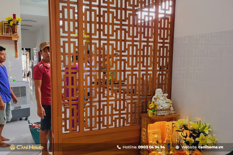 vách ngăn phòng khách và phòng thờ giá tốt