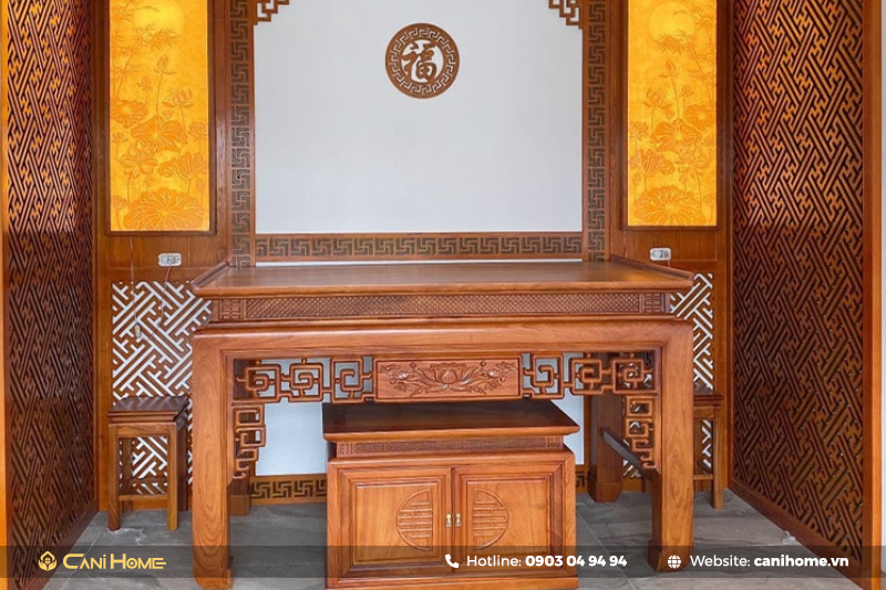 vách ngăn phòng khách và phòng thờ