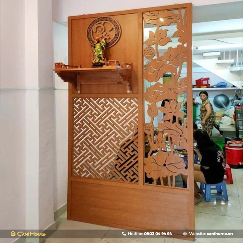 mẫu vách ngăn gỗ phòng thờ với phòng khách hiện đại