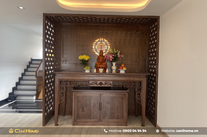 vách ngăn giữa phòng khách với phòng thờ